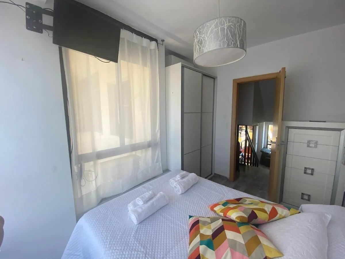 Apartamento moderno en primera línea de playa. Benalmádena