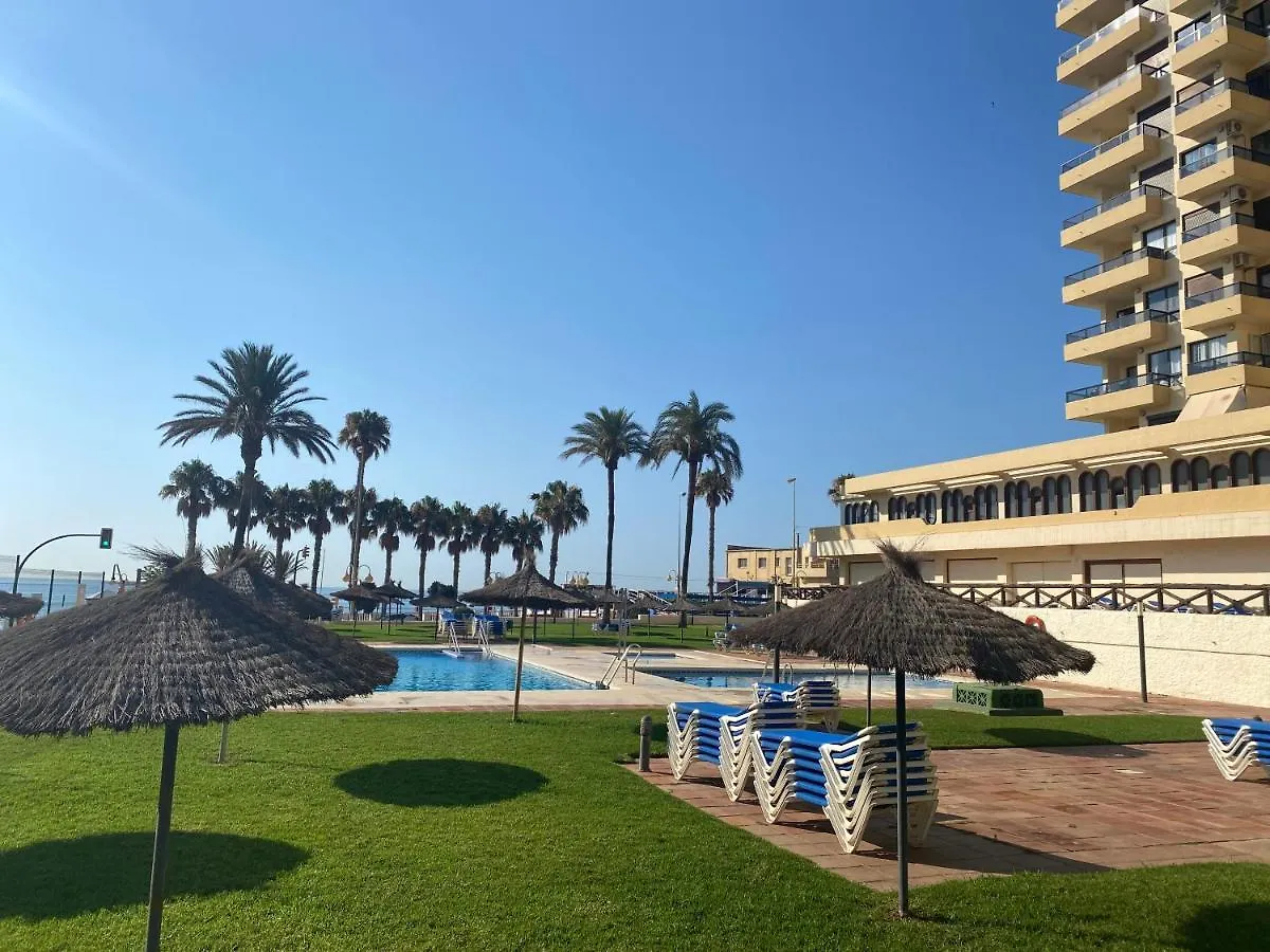 Apartamento moderno en primera línea de playa. Benalmádena