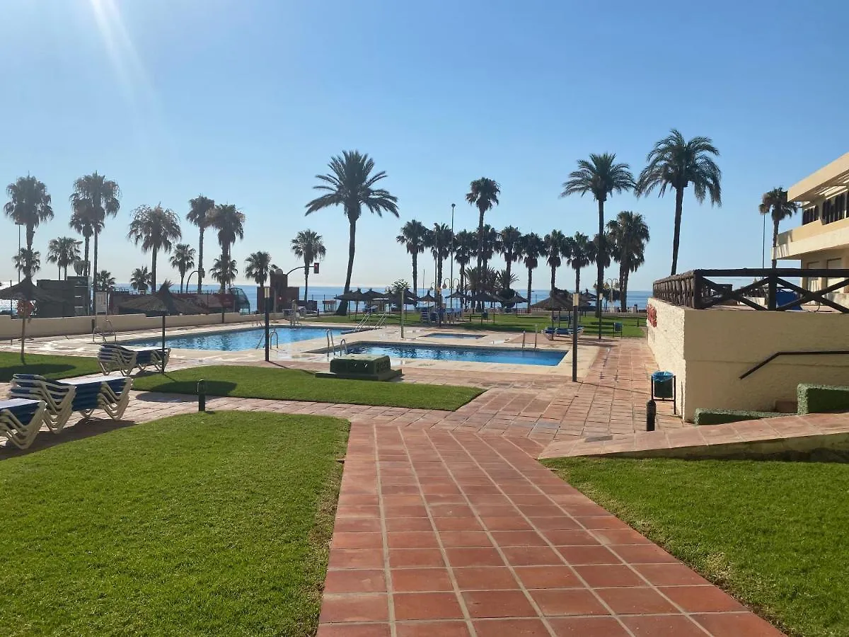 Apartamento moderno en primera línea de playa. Benalmádena