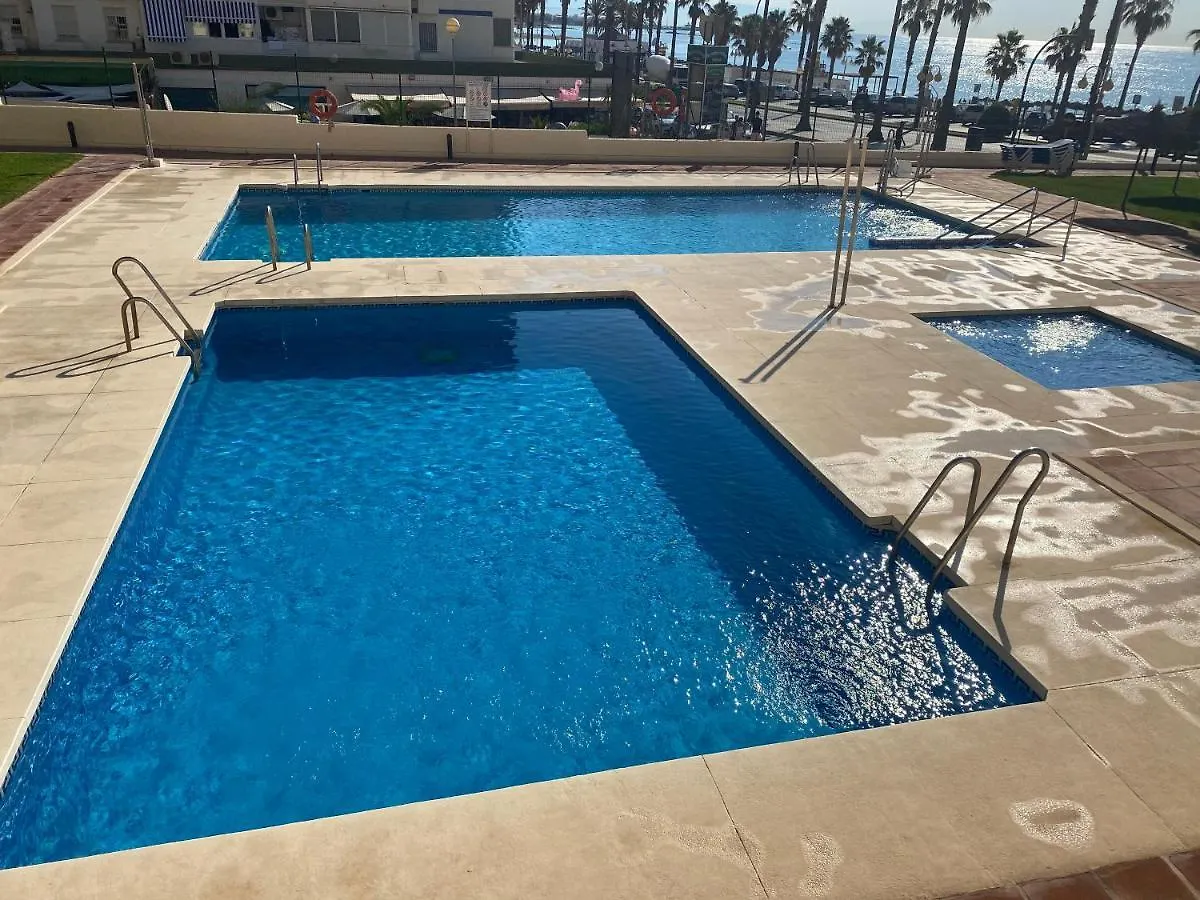 Apartamento moderno en primera línea de playa. Benalmádena 0*,  España
